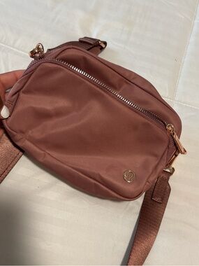 lululemon rose mauve small zip pouch with interior pocket